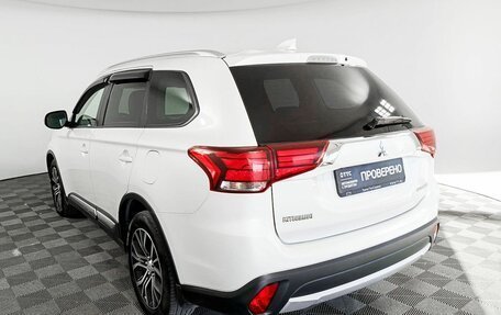 Mitsubishi Outlander III рестайлинг 3, 2017 год, 2 640 000 рублей, 7 фотография