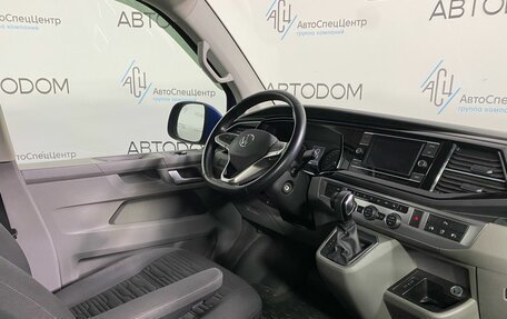 Volkswagen Caravelle T6 рестайлинг, 2021 год, 5 399 900 рублей, 12 фотография