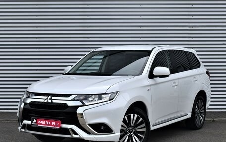 Mitsubishi Outlander III рестайлинг 3, 2022 год, 3 099 000 рублей, 1 фотография