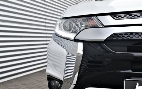 Mitsubishi Outlander III рестайлинг 3, 2022 год, 3 099 000 рублей, 7 фотография