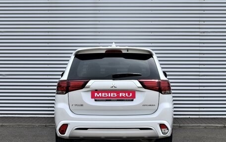 Mitsubishi Outlander III рестайлинг 3, 2022 год, 3 099 000 рублей, 5 фотография