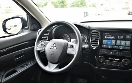 Mitsubishi Outlander III рестайлинг 3, 2022 год, 3 099 000 рублей, 15 фотография