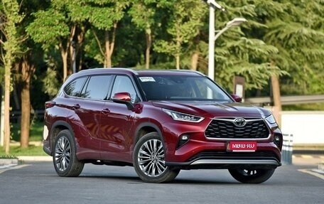 Toyota Highlander, 2024 год, 6 350 000 рублей, 1 фотография