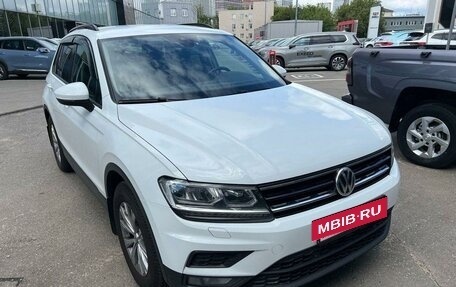 Volkswagen Tiguan II, 2020 год, 2 298 000 рублей, 2 фотография