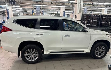 Mitsubishi Pajero Sport III рестайлинг, 2017 год, 2 997 000 рублей, 7 фотография