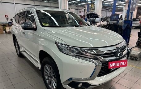 Mitsubishi Pajero Sport III рестайлинг, 2017 год, 2 997 000 рублей, 8 фотография