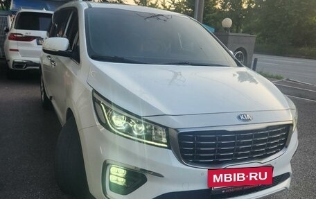 KIA Carnival III, 2019 год, 2 650 000 рублей, 3 фотография