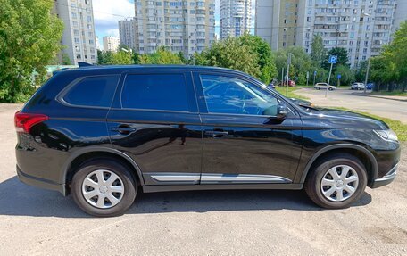 Mitsubishi Outlander III рестайлинг 3, 2018 год, 1 990 000 рублей, 1 фотография