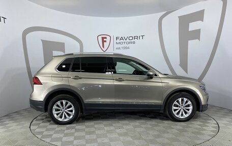 Volkswagen Tiguan II, 2017 год, 2 200 000 рублей, 4 фотография