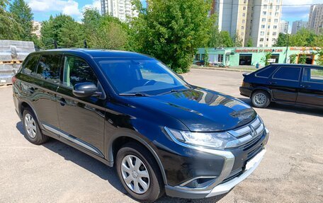 Mitsubishi Outlander III рестайлинг 3, 2018 год, 1 990 000 рублей, 2 фотография