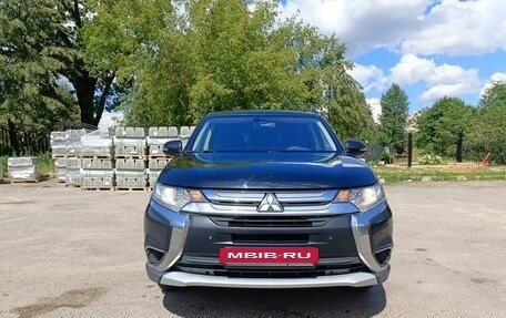 Mitsubishi Outlander III рестайлинг 3, 2018 год, 1 990 000 рублей, 4 фотография