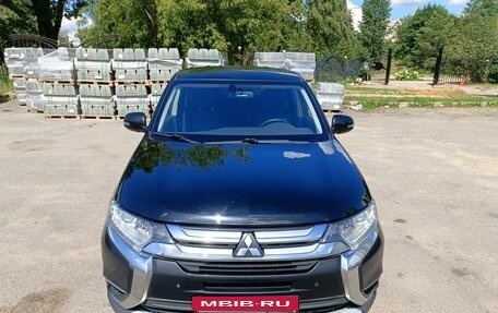 Mitsubishi Outlander III рестайлинг 3, 2018 год, 1 990 000 рублей, 3 фотография