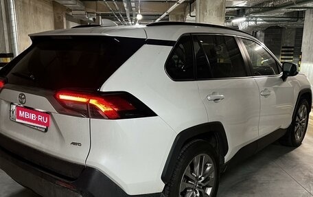 Toyota RAV4, 2021 год, 4 690 000 рублей, 4 фотография