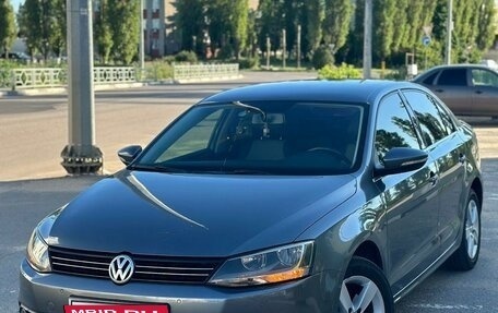 Volkswagen Jetta VI, 2012 год, 1 070 000 рублей, 2 фотография