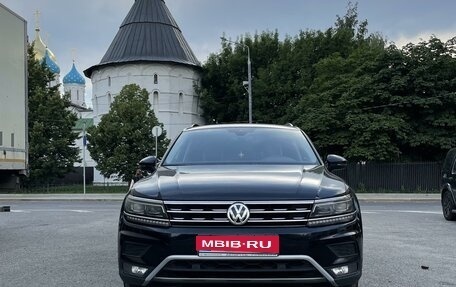 Volkswagen Tiguan II, 2020 год, 3 000 000 рублей, 1 фотография