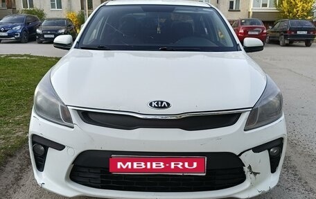 KIA Rio IV, 2018 год, 950 000 рублей, 1 фотография