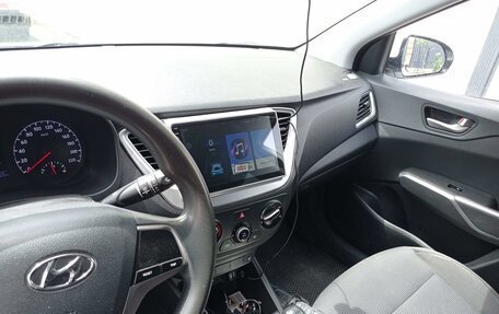 Hyundai Solaris II рестайлинг, 2017 год, 1 100 000 рублей, 6 фотография