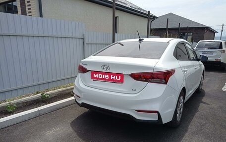 Hyundai Solaris II рестайлинг, 2017 год, 1 100 000 рублей, 3 фотография