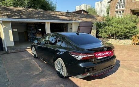 Toyota Camry, 2021 год, 3 180 000 рублей, 4 фотография