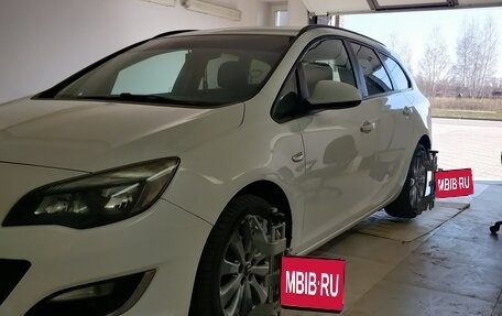 Opel Astra J, 2013 год, 1 050 000 рублей, 1 фотография