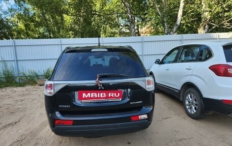 Mitsubishi Outlander III рестайлинг 3, 2013 год, 1 580 000 рублей, 4 фотография