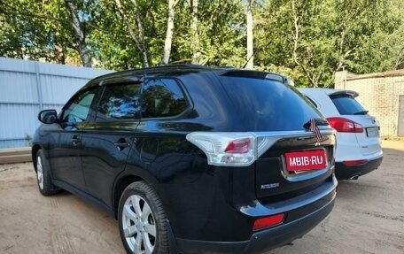 Mitsubishi Outlander III рестайлинг 3, 2013 год, 1 580 000 рублей, 5 фотография