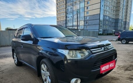 Mitsubishi Outlander III рестайлинг 3, 2013 год, 1 580 000 рублей, 2 фотография