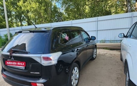 Mitsubishi Outlander III рестайлинг 3, 2013 год, 1 580 000 рублей, 3 фотография