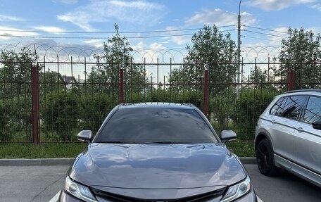 Toyota Camry, 2019 год, 3 100 000 рублей, 4 фотография