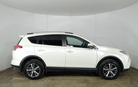 Toyota RAV4, 2017 год, 2 430 000 рублей, 4 фотография