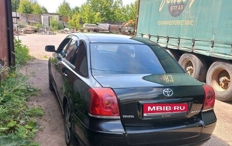 Toyota Avensis III рестайлинг, 2005 год, 680 000 рублей, 2 фотография