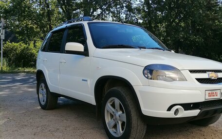 Chevrolet Niva I рестайлинг, 2017 год, 810 000 рублей, 3 фотография