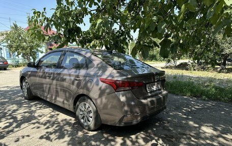 Hyundai Solaris II рестайлинг, 2018 год, 900 000 рублей, 2 фотография