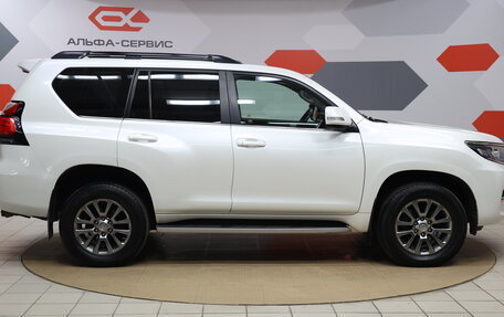 Toyota Land Cruiser Prado 150 рестайлинг 2, 2018 год, 4 590 000 рублей, 7 фотография