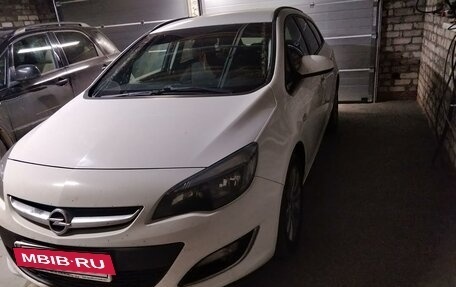 Opel Astra J, 2013 год, 1 050 000 рублей, 5 фотография