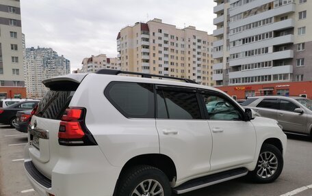 Toyota Land Cruiser Prado 150 рестайлинг 2, 2020 год, 6 100 000 рублей, 9 фотография