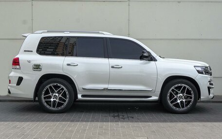 Toyota Land Cruiser 200, 2017 год, 7 830 000 рублей, 5 фотография