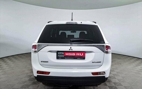 Mitsubishi Outlander III рестайлинг 3, 2013 год, 1 518 300 рублей, 6 фотография