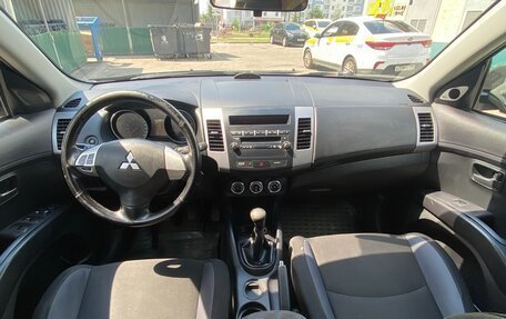 Mitsubishi Outlander III рестайлинг 3, 2010 год, 1 300 000 рублей, 9 фотография