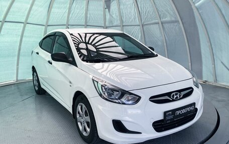 Hyundai Solaris II рестайлинг, 2013 год, 879 000 рублей, 3 фотография