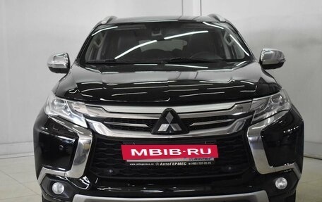 Mitsubishi Pajero Sport III рестайлинг, 2017 год, 2 374 000 рублей, 2 фотография