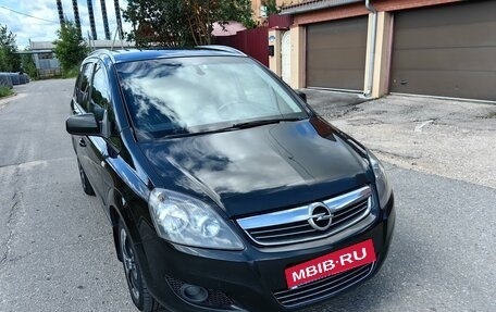 Opel Zafira B, 2013 год, 900 000 рублей, 1 фотография