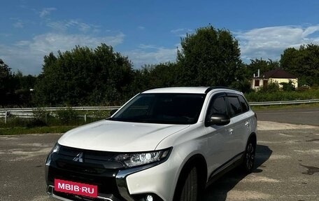 Mitsubishi Outlander III рестайлинг 3, 2021 год, 2 950 000 рублей, 2 фотография