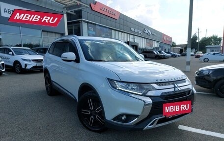 Mitsubishi Outlander III рестайлинг 3, 2019 год, 2 000 000 рублей, 2 фотография