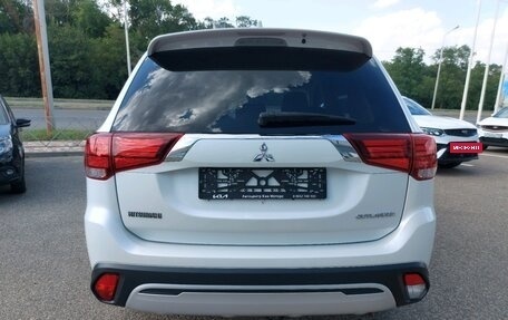 Mitsubishi Outlander III рестайлинг 3, 2019 год, 2 000 000 рублей, 4 фотография