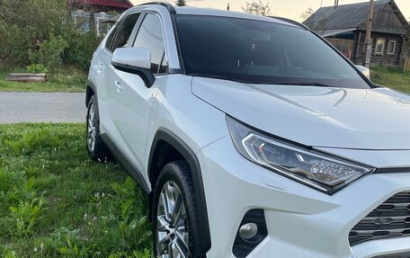 Toyota RAV4, 2021 год, 4 250 000 рублей, 4 фотография