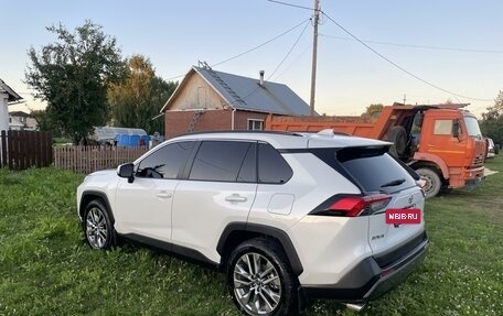 Toyota RAV4, 2021 год, 4 250 000 рублей, 3 фотография