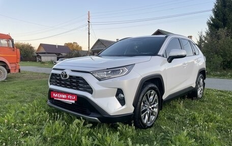 Toyota RAV4, 2021 год, 4 250 000 рублей, 2 фотография