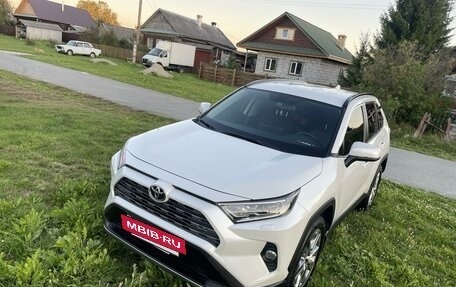 Toyota RAV4, 2021 год, 4 250 000 рублей, 5 фотография