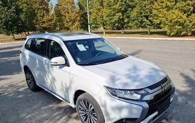 Mitsubishi Outlander III рестайлинг 3, 2022 год, 3 000 000 рублей, 1 фотография